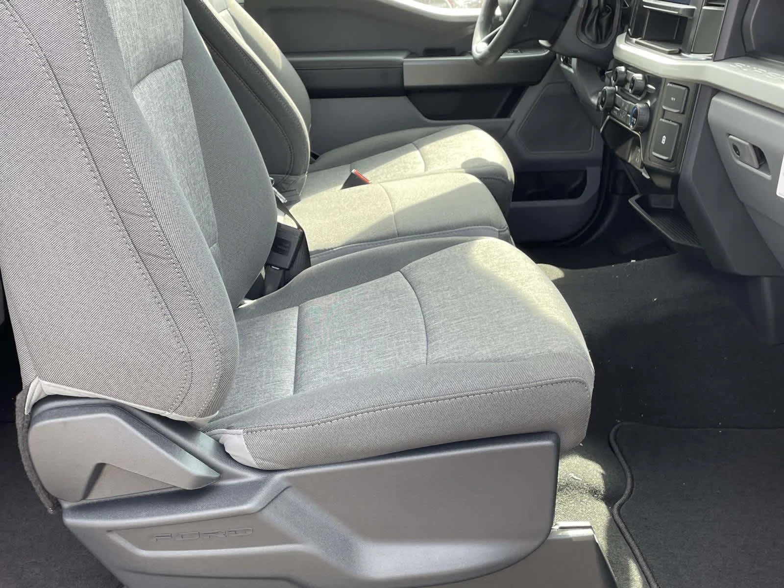 New 2026 Oxford White Ford XL image 15