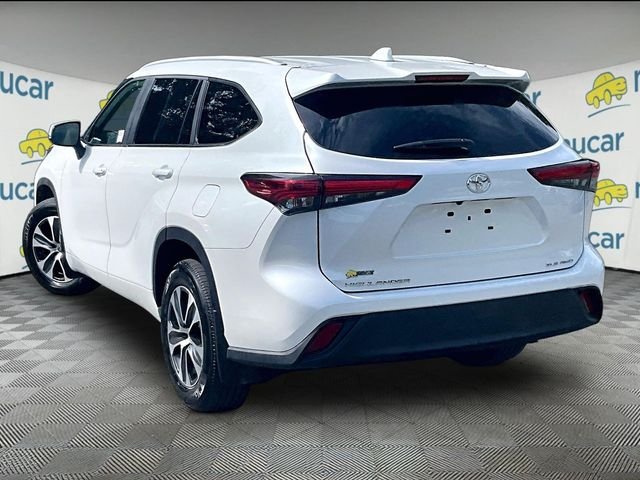 Used 2023 Beige Toyota XLE image 2