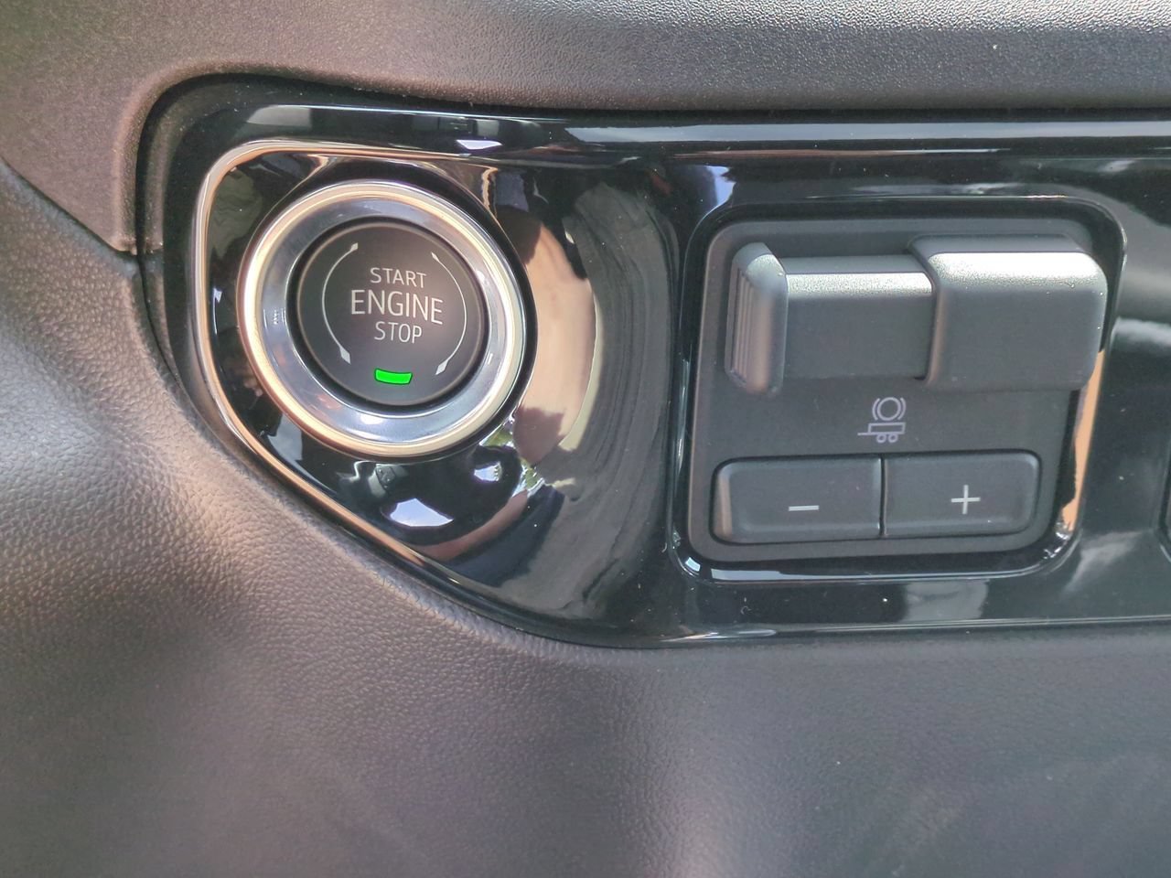 New 2026 Summit White GMC Elevation image 17