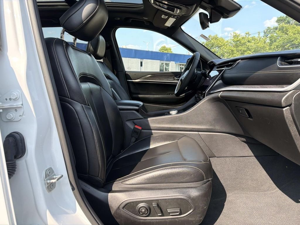 Used 2024 White Jeep 4xe image 19