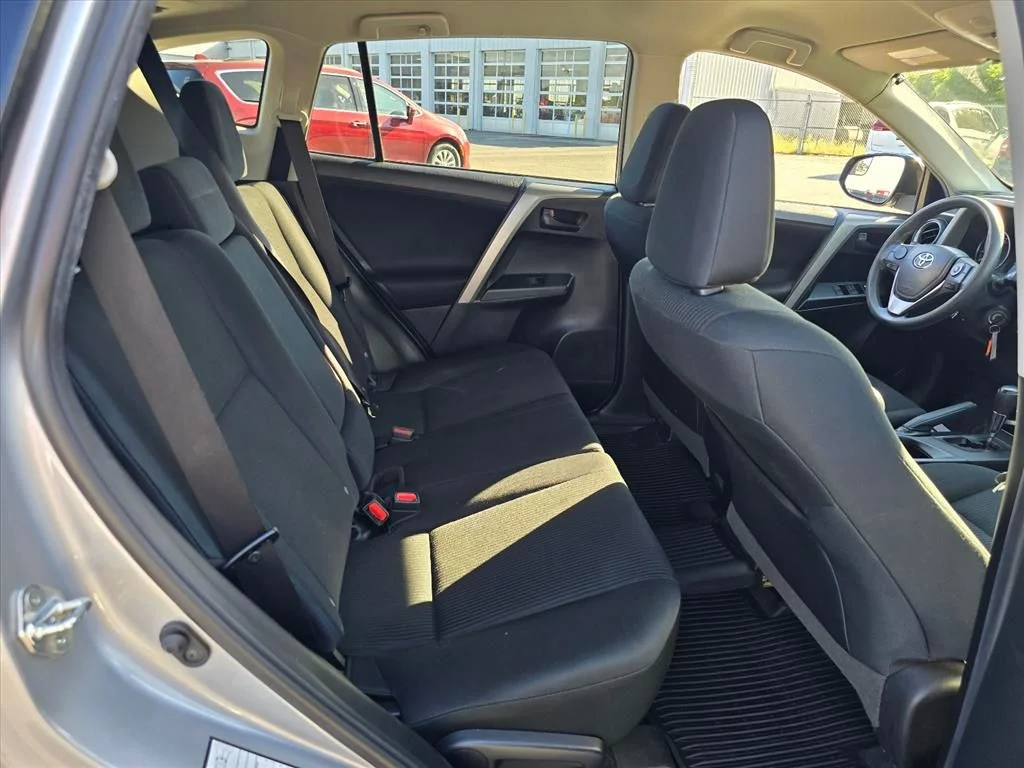 Used 2018 Silver Toyota LE image 13