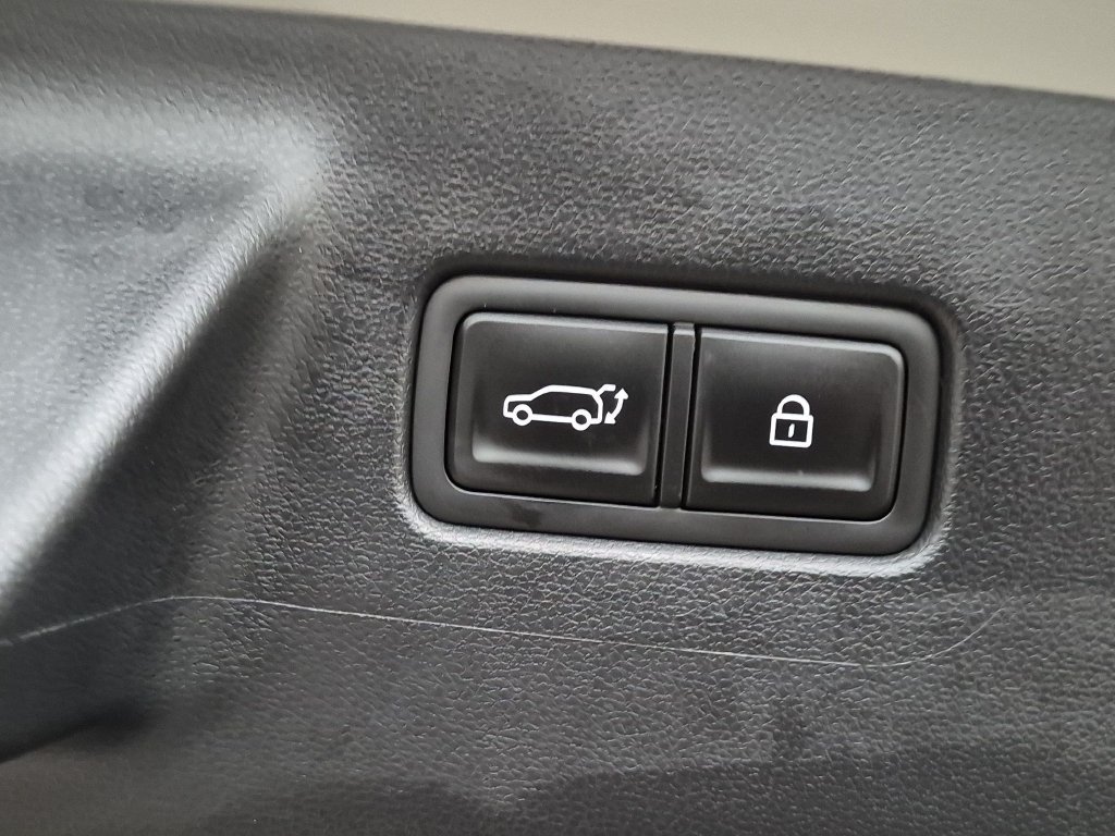 Used 2024 Silver Hyundai SEL image 27