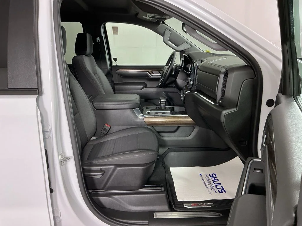 Used 2024 White Chevrolet RST image 6