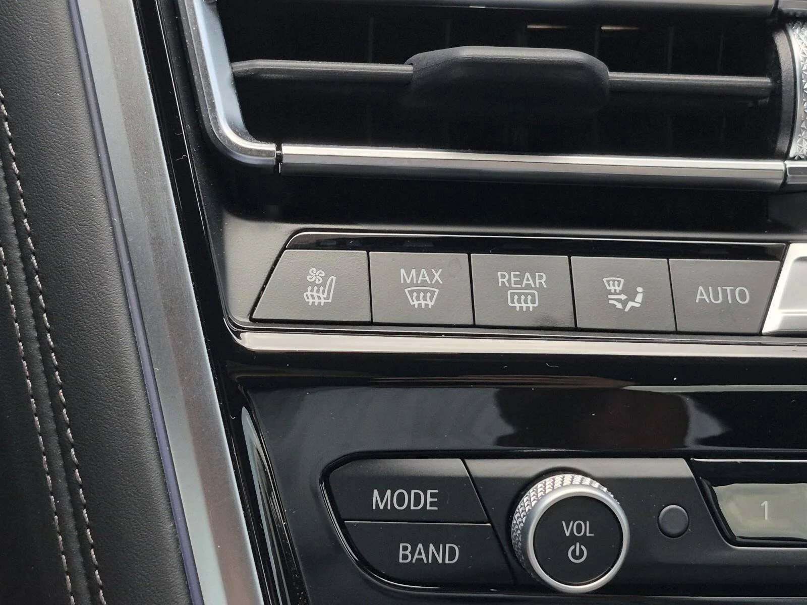 Used 2026 Black Sapphire Metallic BMW M850i xDrive image 35