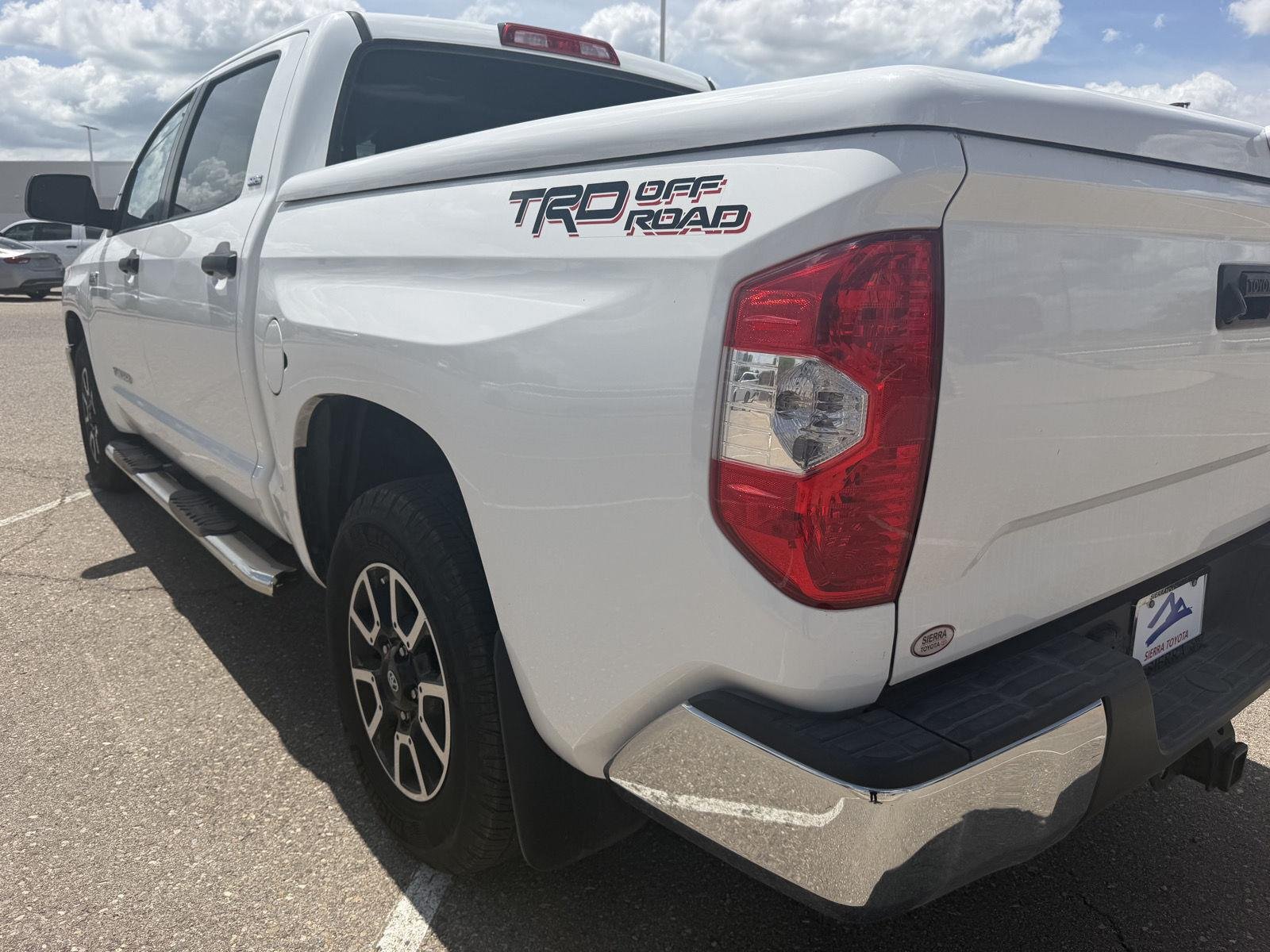 Used 2017 Super White Toyota SR5 image 11