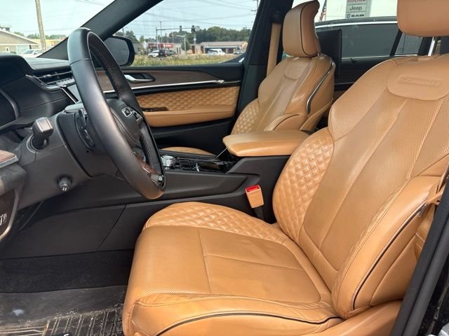 Used 2023 Black Jeep Summit image 4