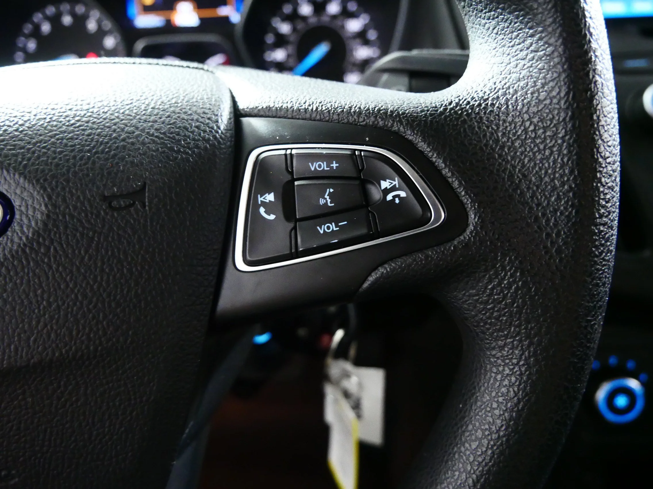 Used 2017 White Gold Metallic Ford SE image 28