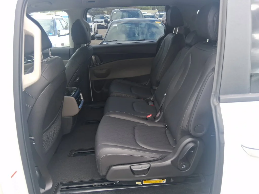 Used 2026 White Kia LXS image 14