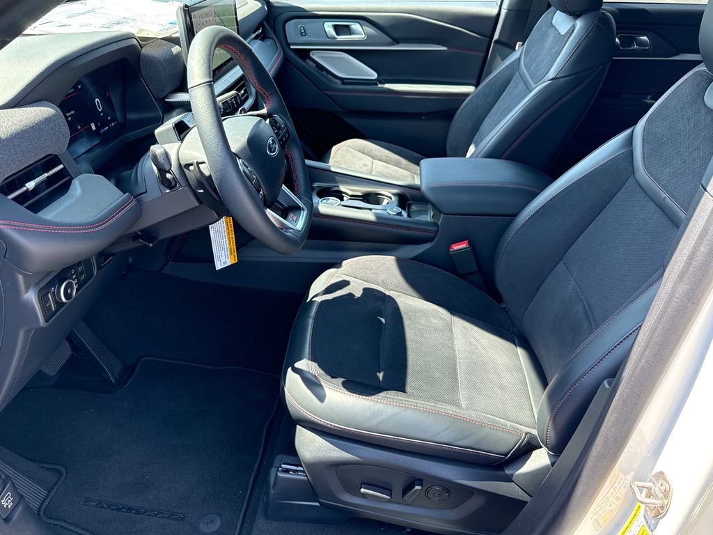 2025 Ford Explorer ST - Photo 9