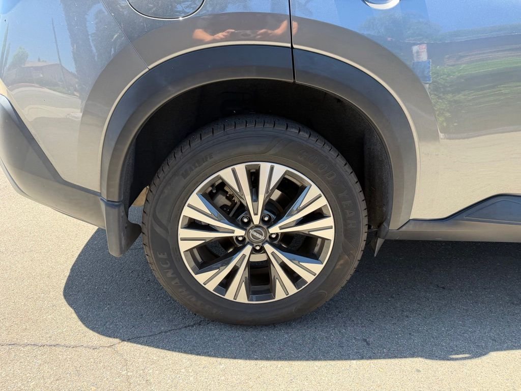Used 2023 Gray Nissan SV image 14