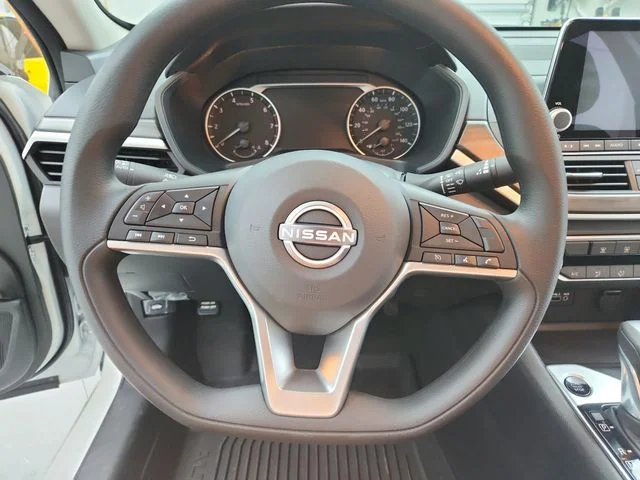 New 2026 White Nissan 2.5 SV image 22