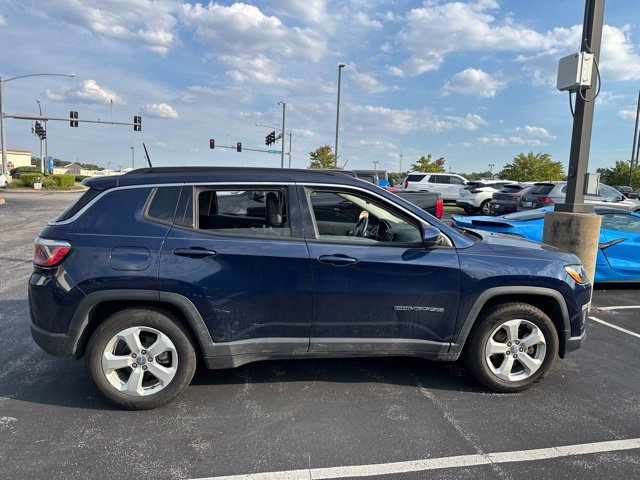 Used 2018 Blue Jeep Latitude FWD image 4