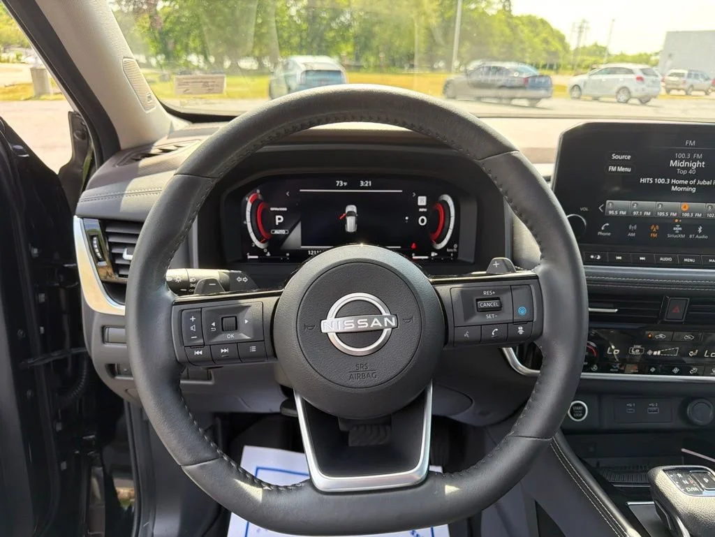 Used 2023 Black Nissan Platinum image 10