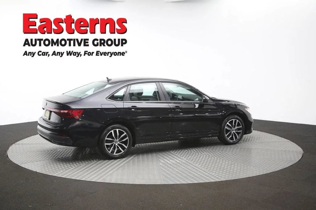 Used 2025 Black Volkswagen 1.5T SE image 43