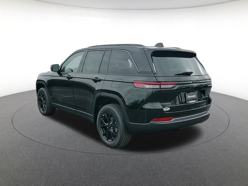 New 2026 Diamond Black Crystal Pearlcoat Jeep Altitude image 7