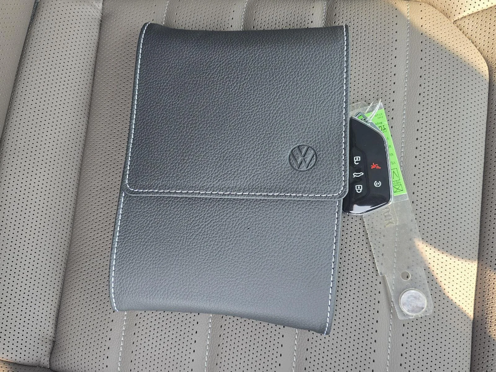 New 2026 Deep Black Pearl Volkswagen 2.0T SEL image 27