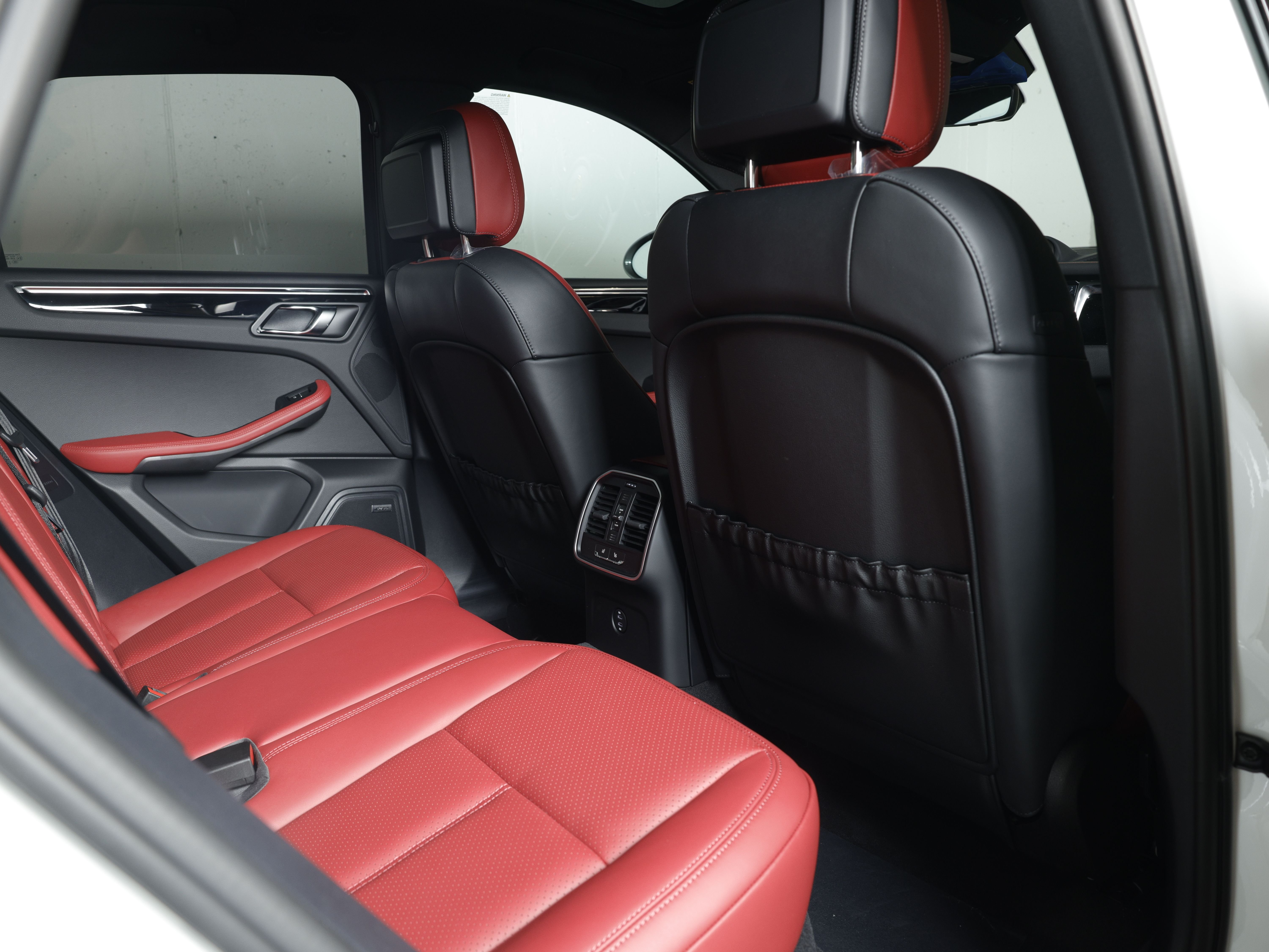 2026 Porsche Macan T - Photo 20
