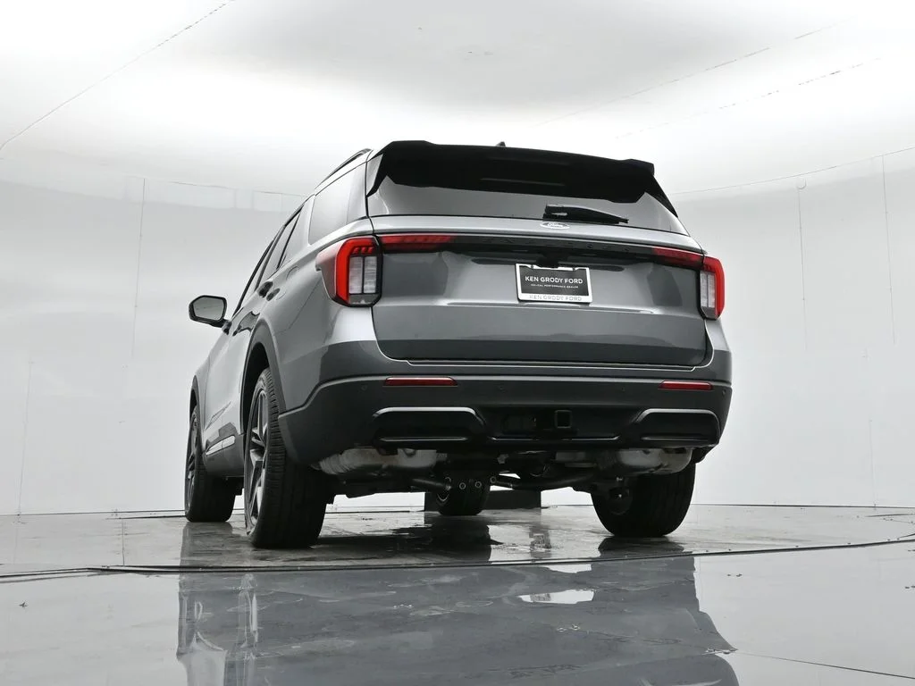 New 2026 Carbonized Gray Metallic Ford ST-Line image 54