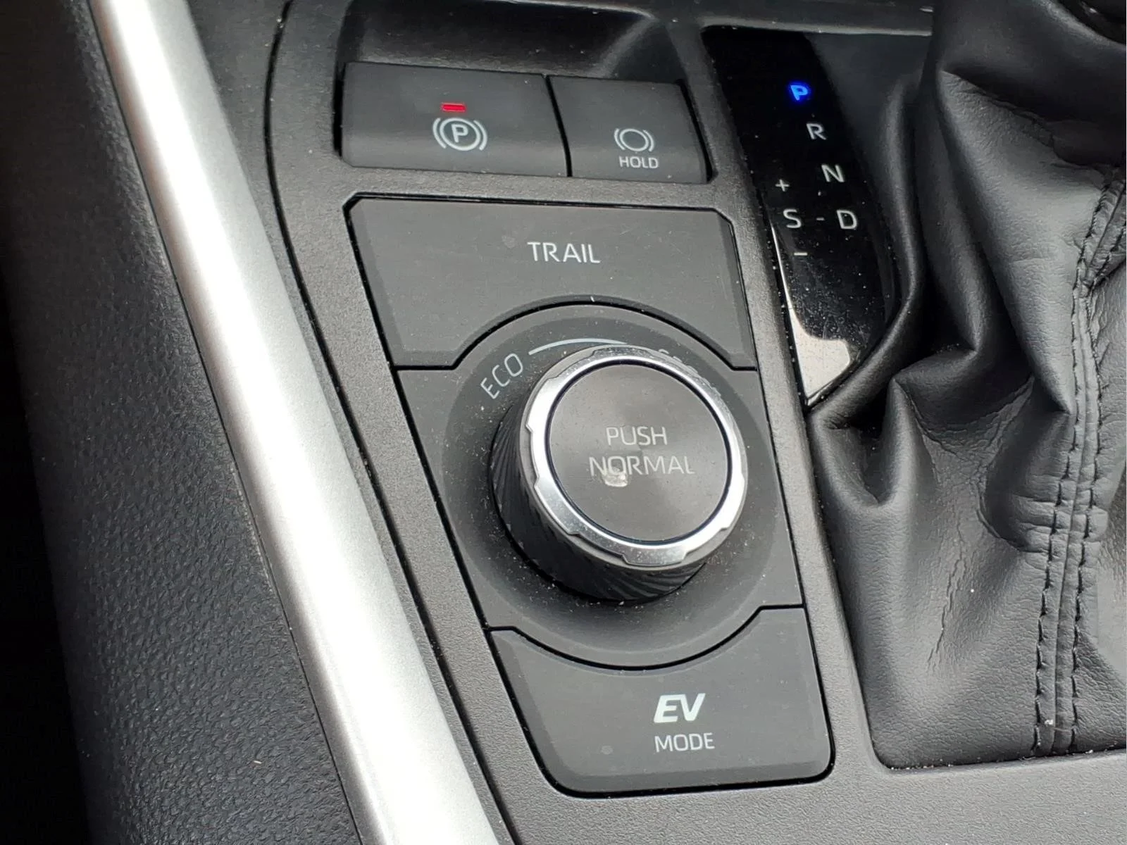 Certified Used 2025 White Toyota XLE image 17