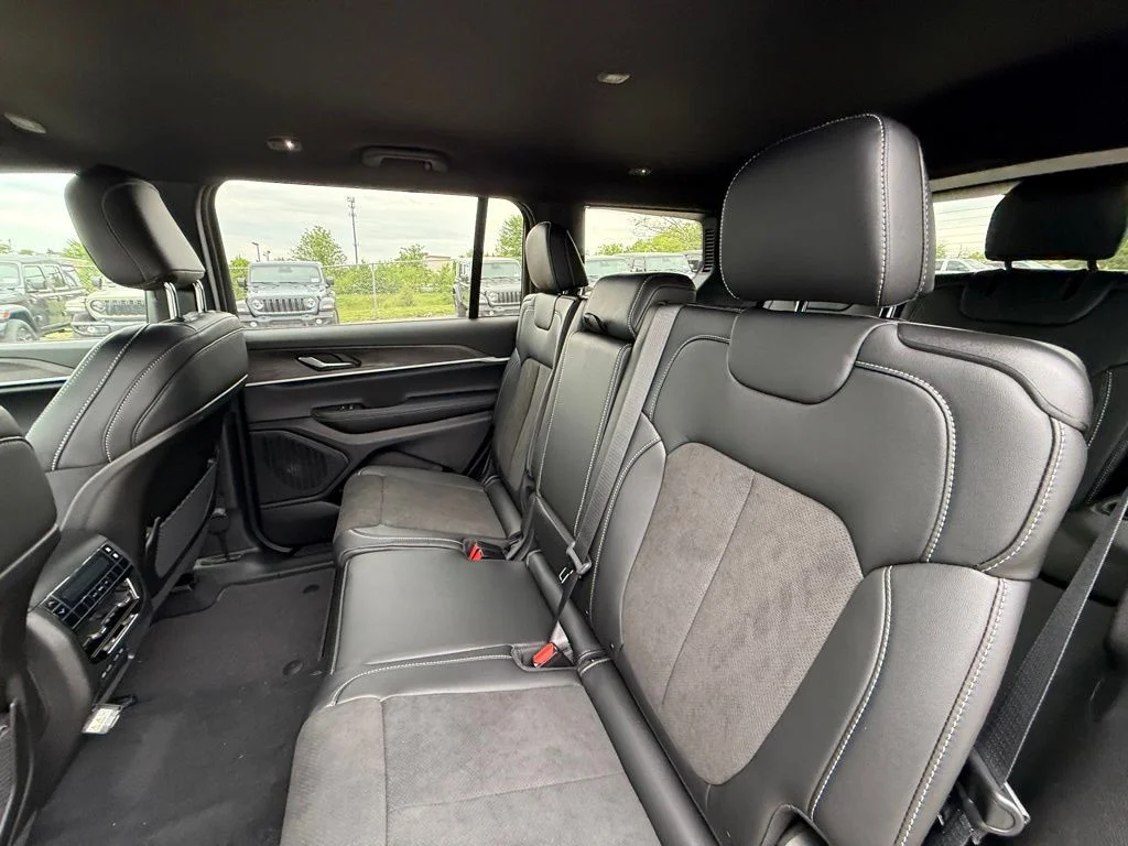 New 2026 Baltic Gray Metallic Clear-Coat Exterior Paint Jeep Laredo image 24