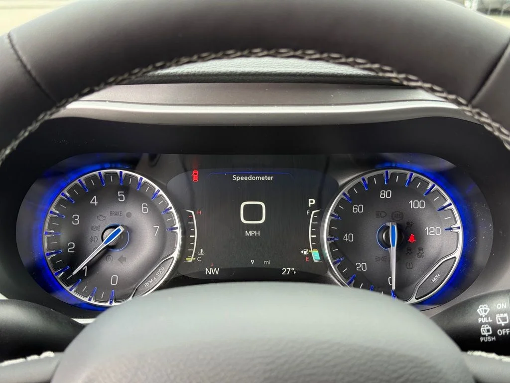 New 2026 Hydro Blue Pearl-Coat Exterior Paint Chrysler Select image 17