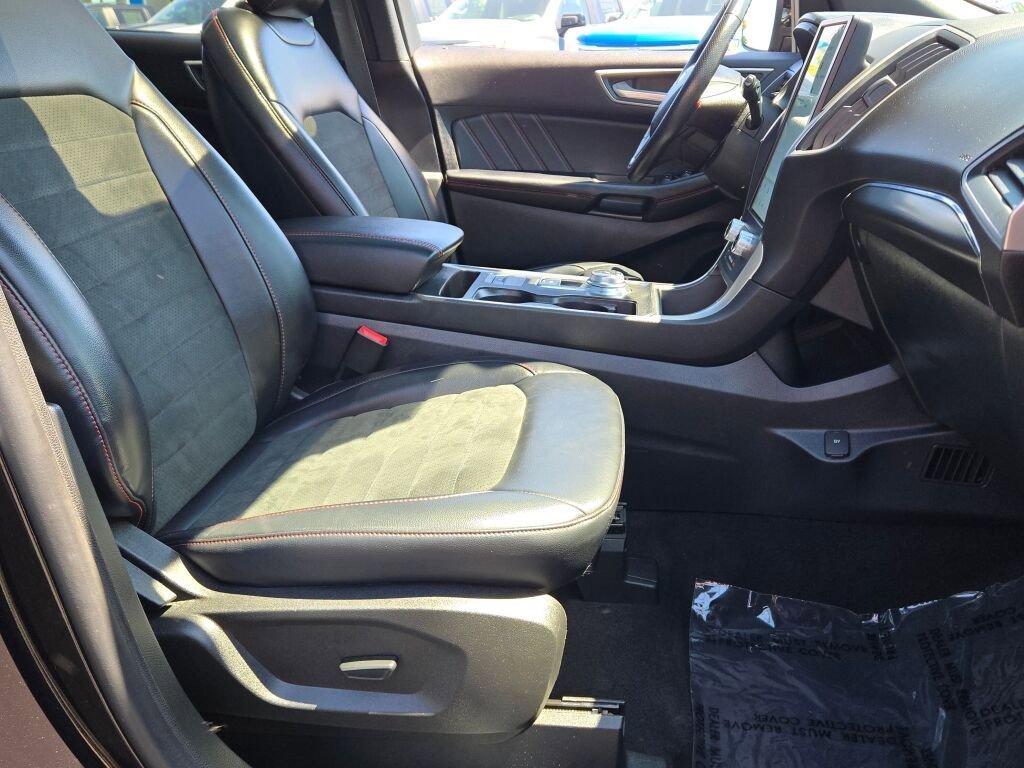 Used 2023 Black Ford SEL image 6