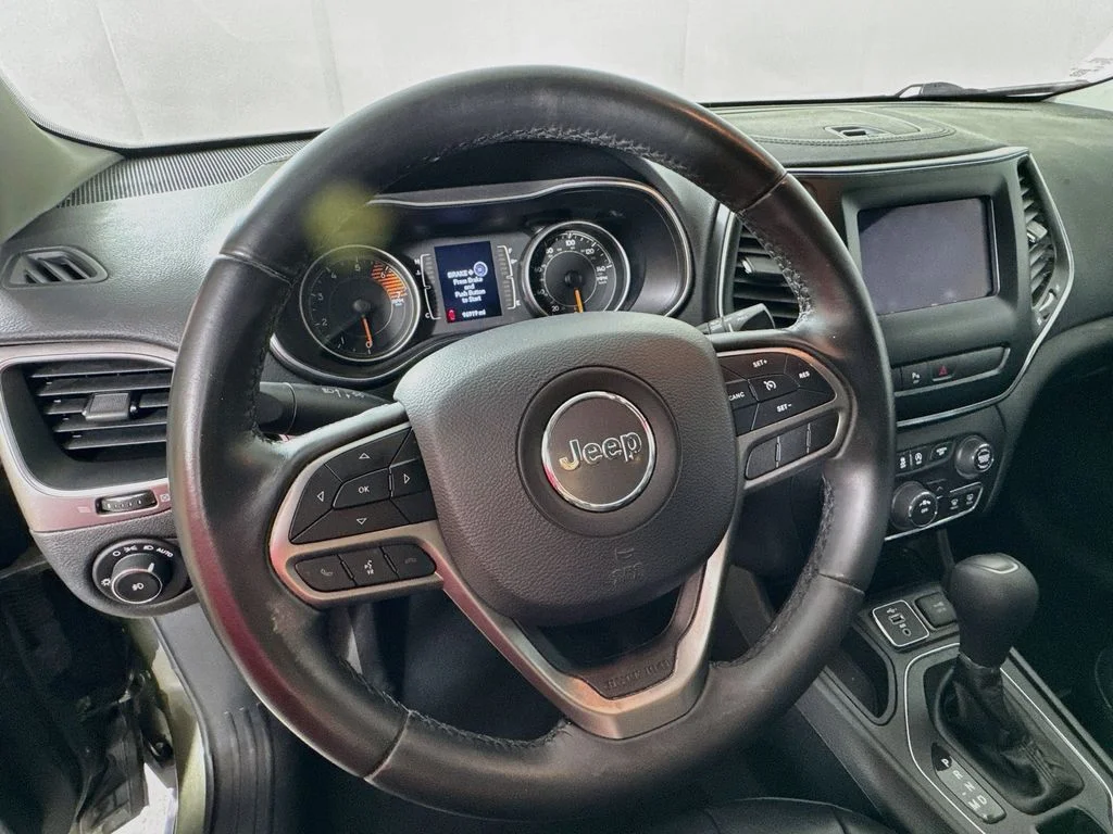 Used 2019 Green Jeep Latitude Plus image 11