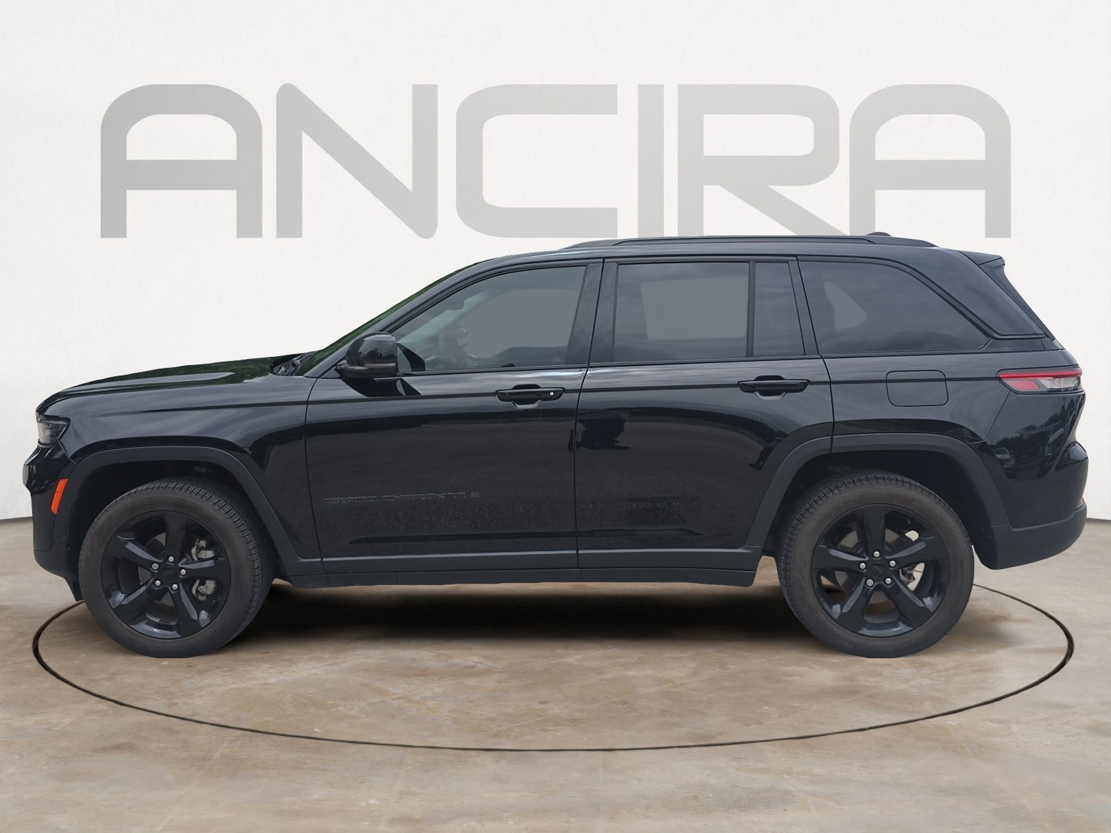 Used 2023 Diamond Black Crystal Pearlcoat Jeep Limited image 6
