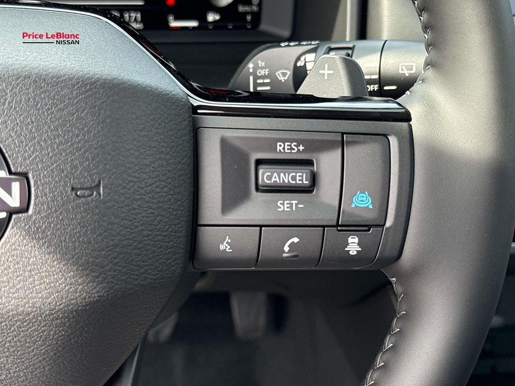 New 2026 Boulder Gray Pearl / Super Black Two-tone Nissan Platinum image 15