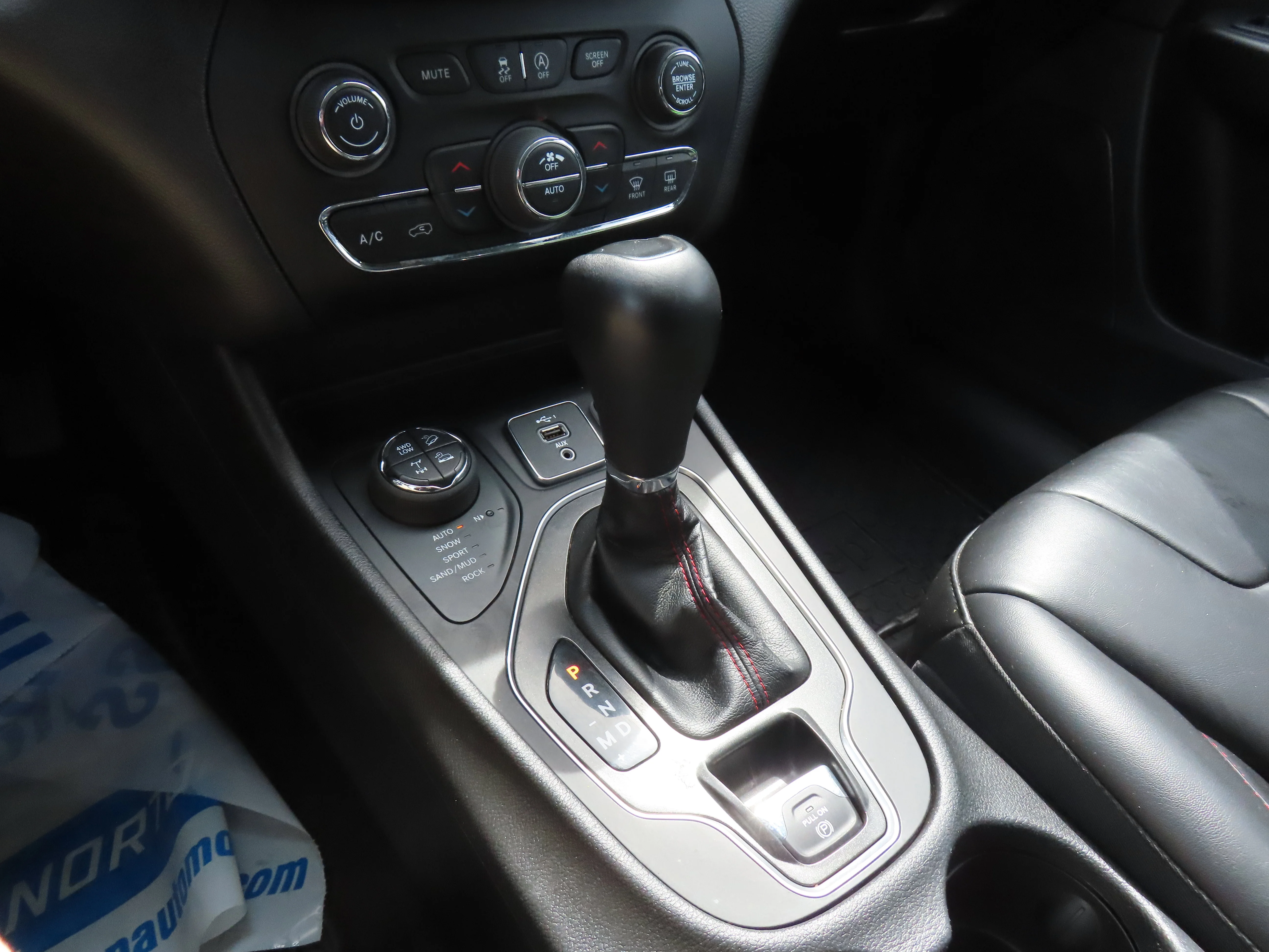 Used 2021 Light Brownstone Pearlcoat Jeep Trailhawk image 21