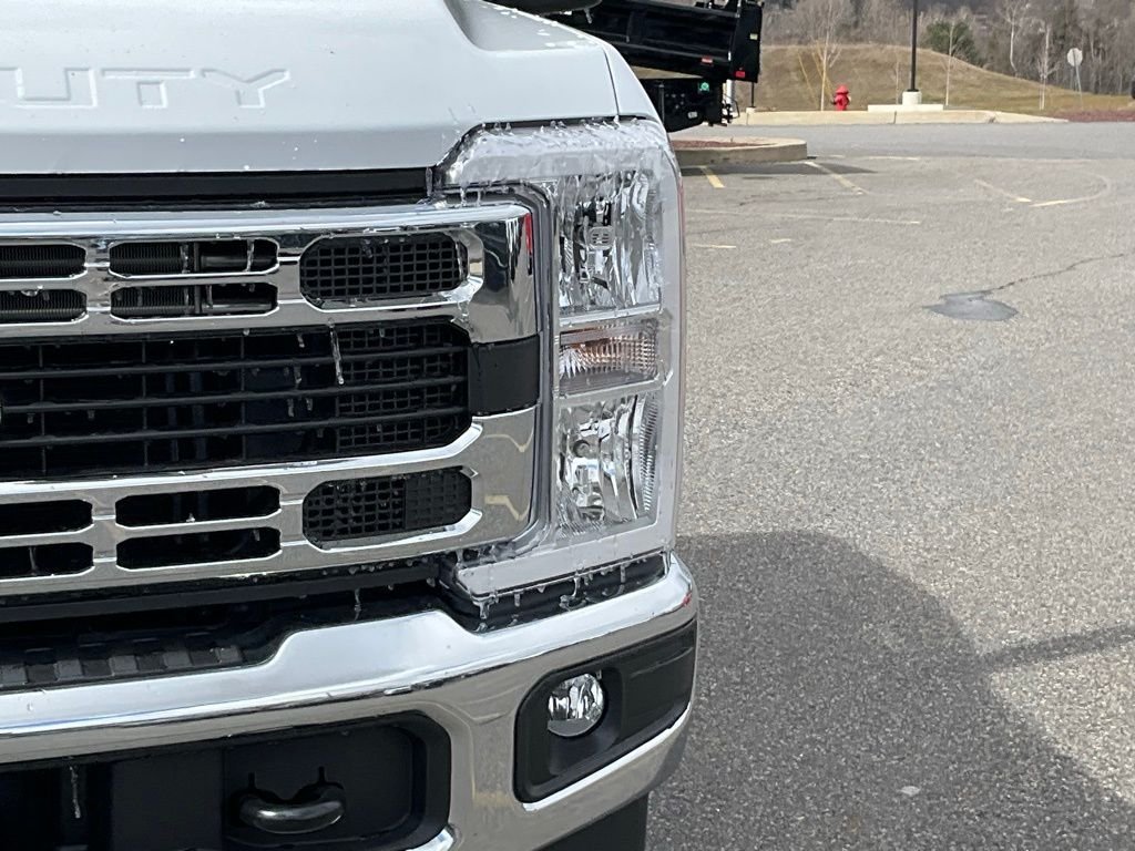 New 2026 Oxford White Ford F-350® XL image 2