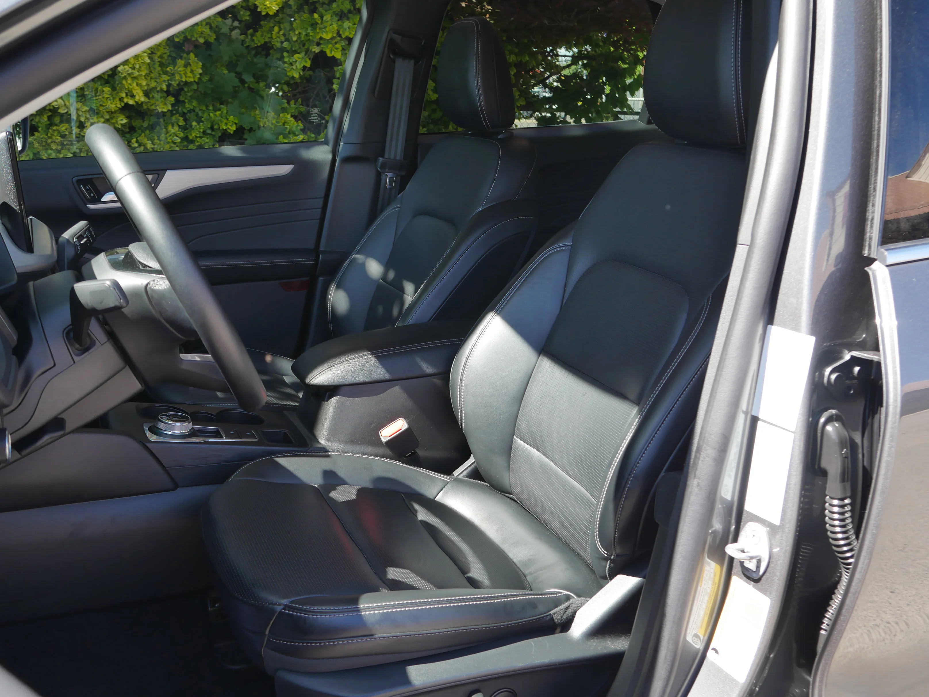 Certified Used 2025 Carbonized Gray Metallic Ford Platinum image 31