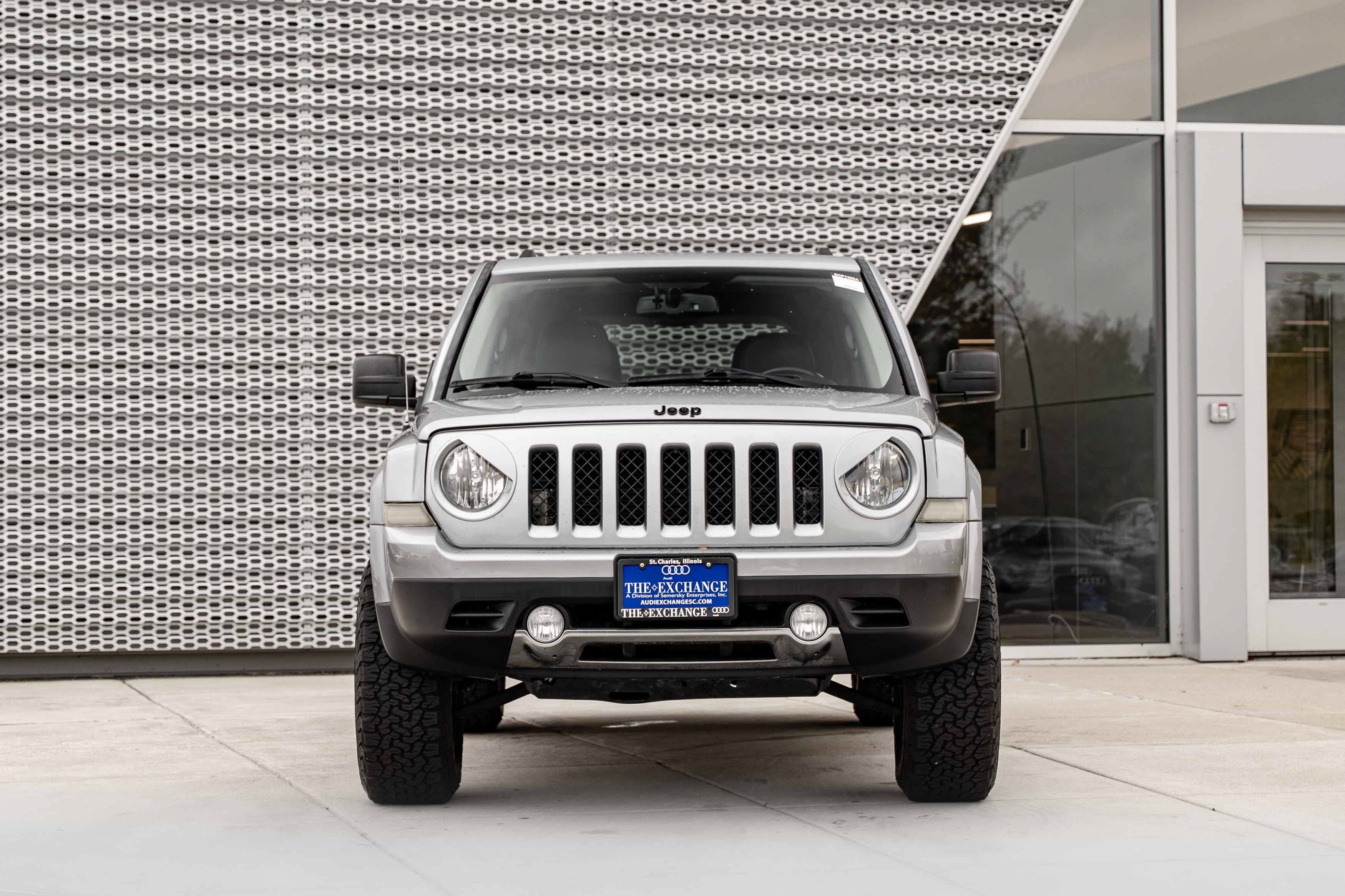 Used 2017 Billet Silver Metallic Clearcoat Jeep High Altitude image 27