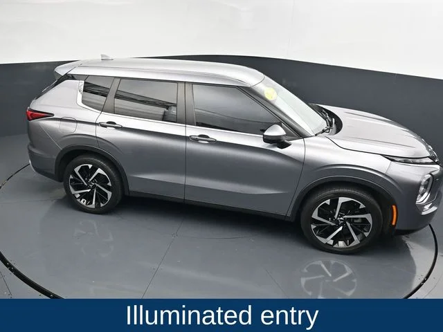 Used 2022  Mitsubishi SE image 31