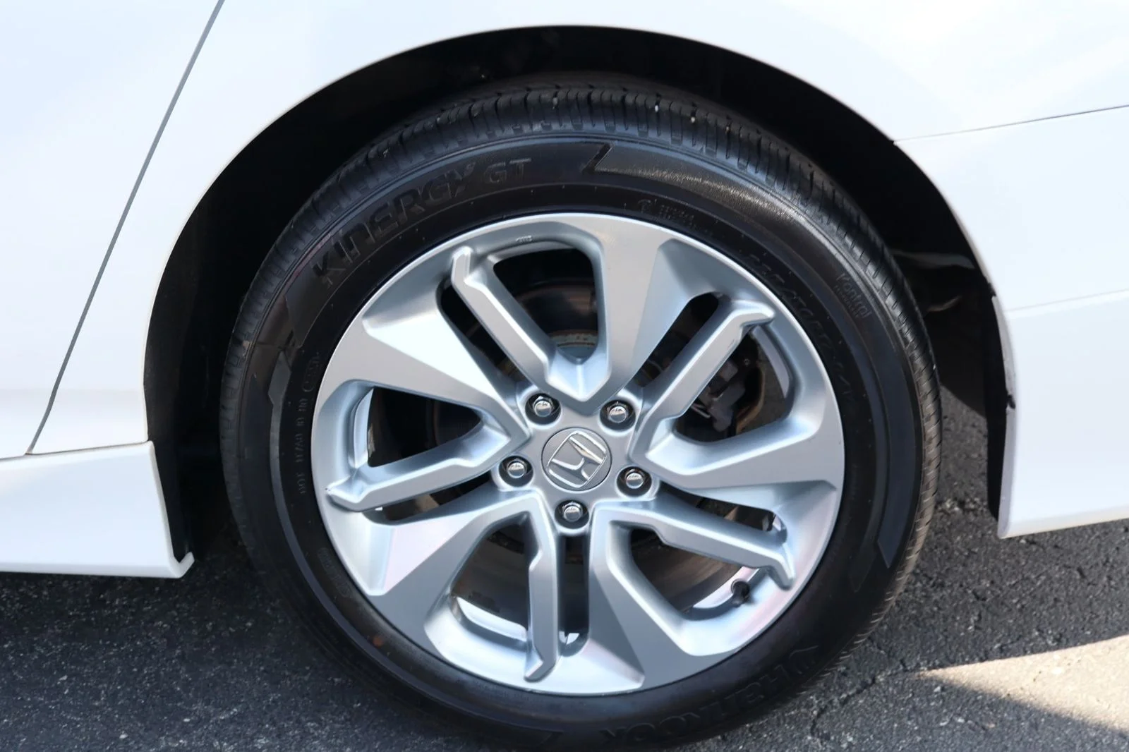 Used 2018 White Honda LX image 40