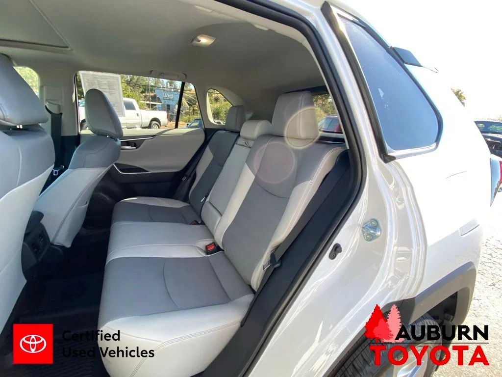 Certified Used 2025 Wind Chill Pearl Toyota Limited image 25