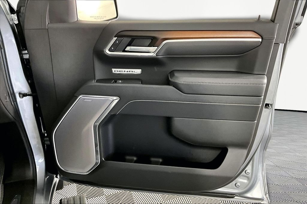 Used 2025 Silver GMC Denali image 28