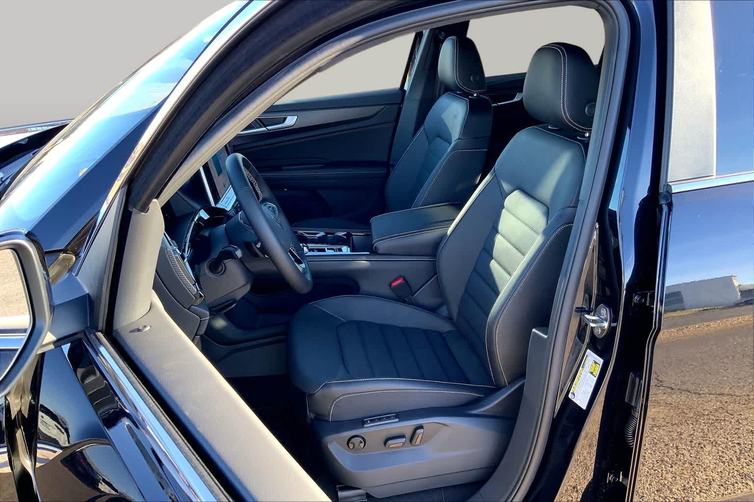 New 2026 Deep Black Pearl Volkswagen 2.0T SEL image 9