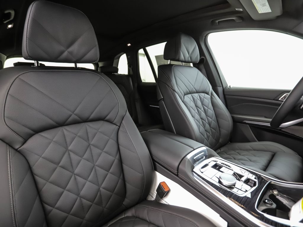 New 2026 Black Sapphire Metallic BMW xDrive40i image 32