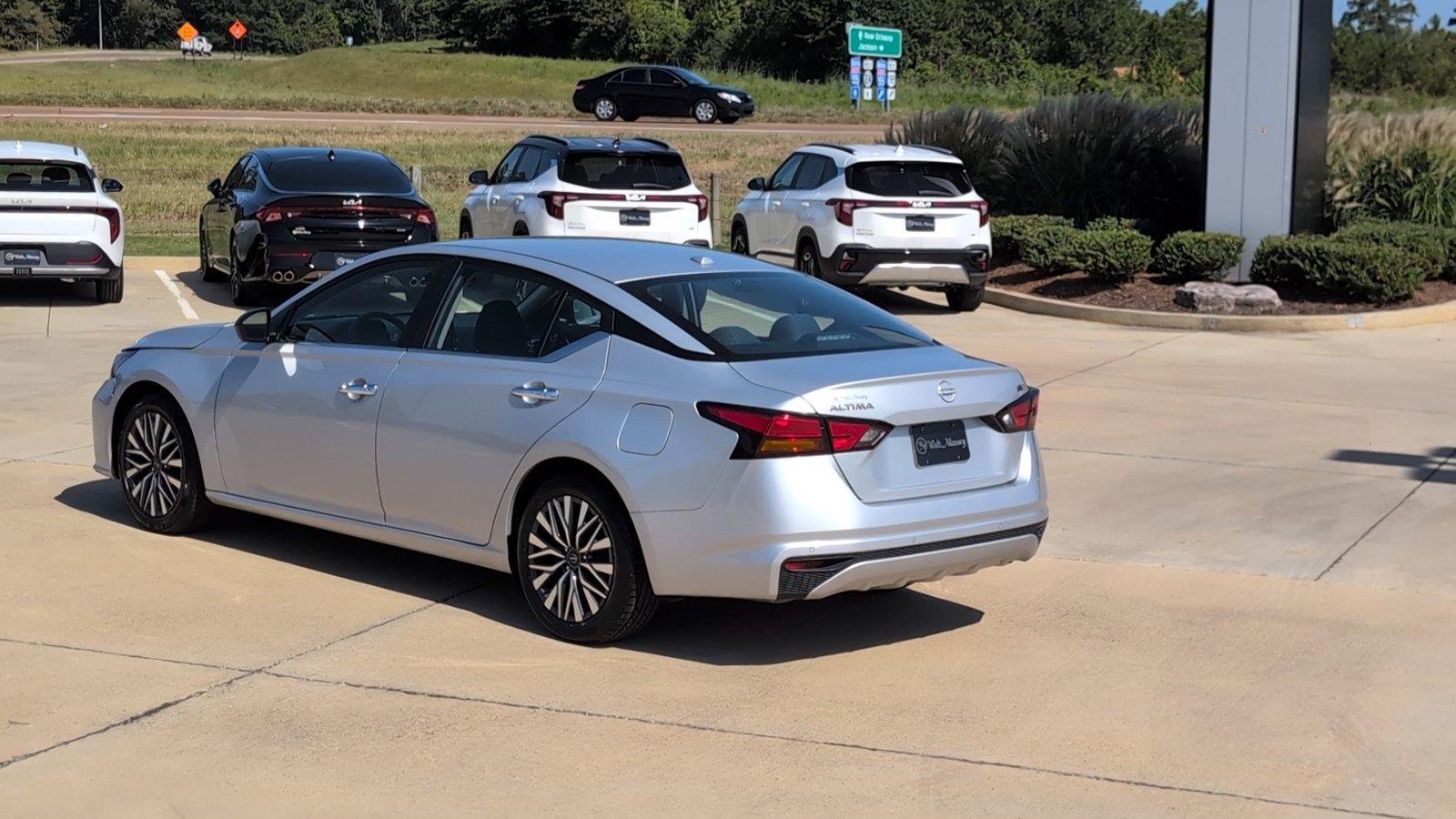 Used 2024 Brilliant Silver Metallic Nissan 2.5 SV image 3