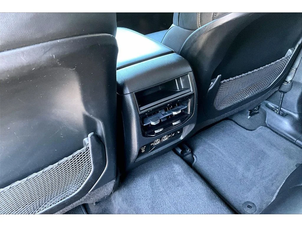 Used 2022 Silver Zynith Jeep Limited image 33