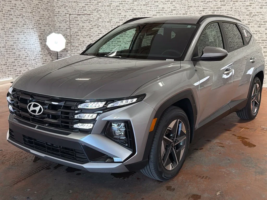 New 2026 Shimmering Silver Hyundai SEL image 3
