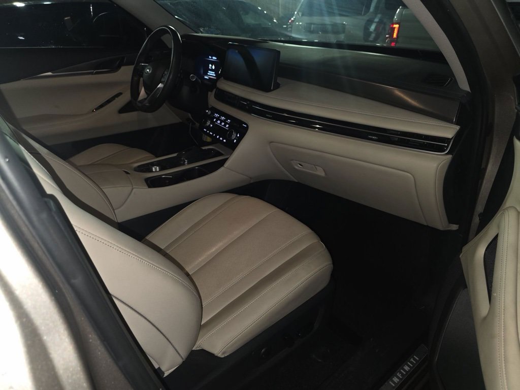 Used 2024 Silver INFINITI LUXE image 19