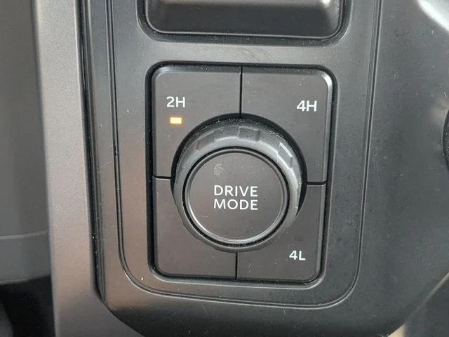 Certified Used 2025 Oxford White Ford XLT image 18