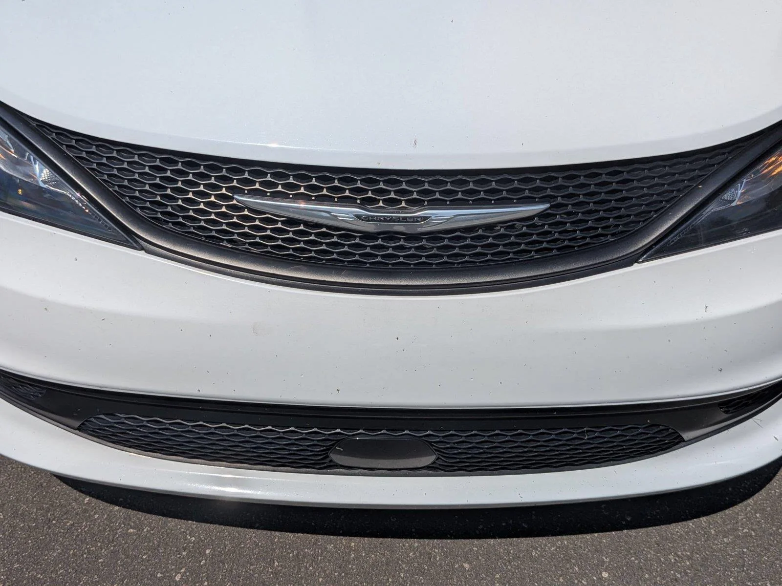 Used 2023 Bright White Clearcoat Chrysler LX image 13