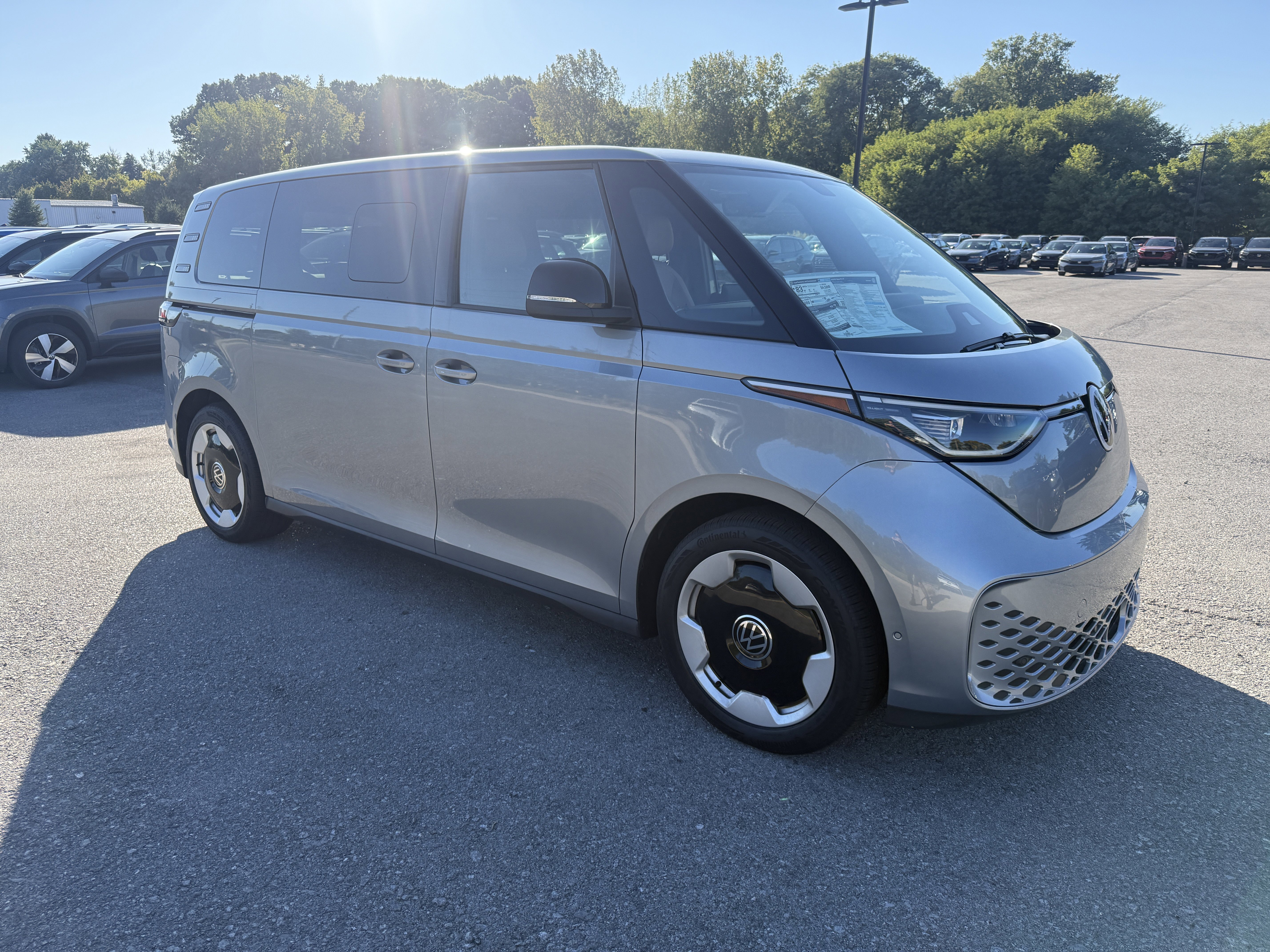 New 2025 Metro Silver Metallic Volkswagen Pro S image 3