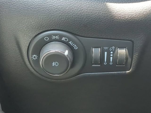 Certified Used 2023 White Jeep Latitude Lux image 26