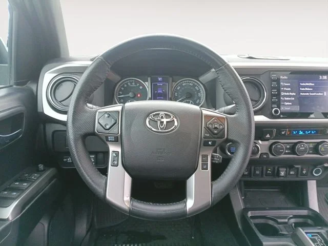 Used 2021  Toyota Limited image 12