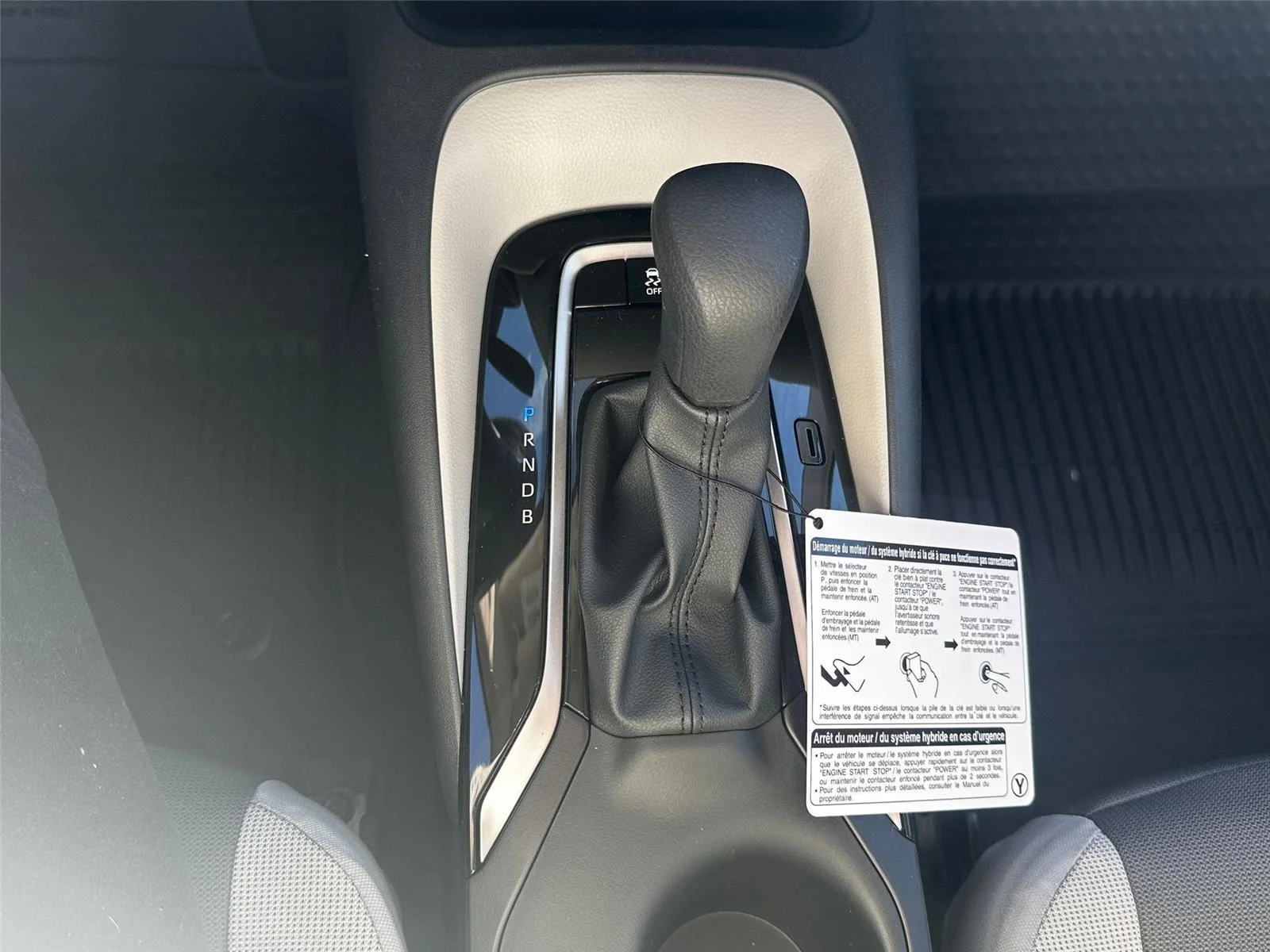 2025 Toyota Corolla LE - Photo 22