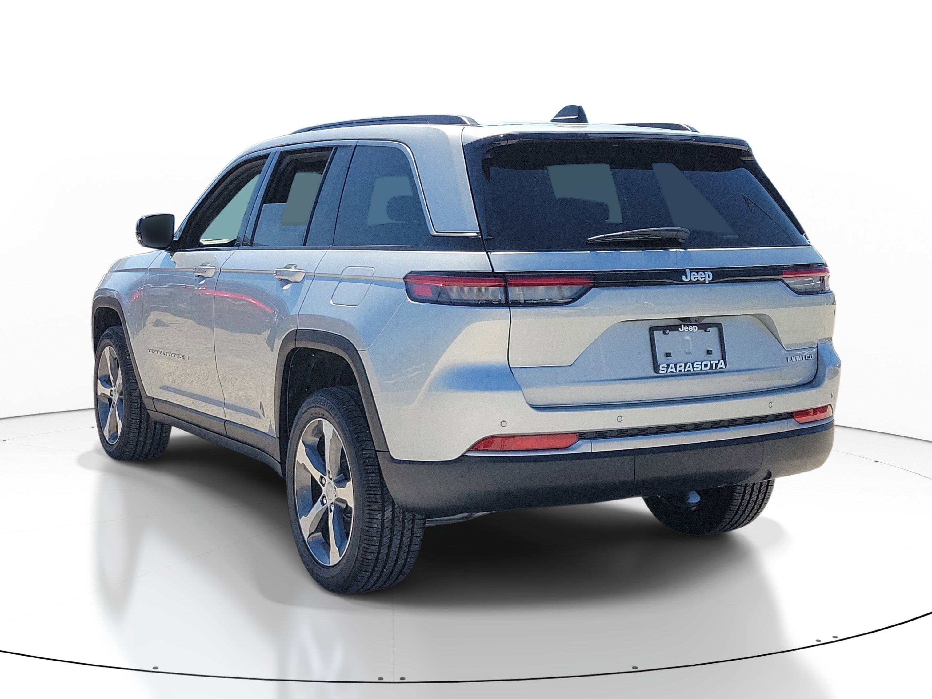 New 2026 Silver Zynith Exterior Paint Jeep Limited image 4